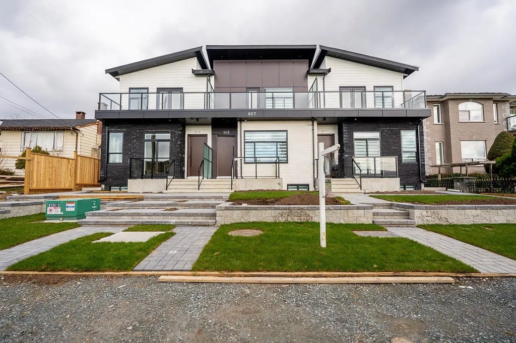 957 Edgar Avenue 101, Coquitlam