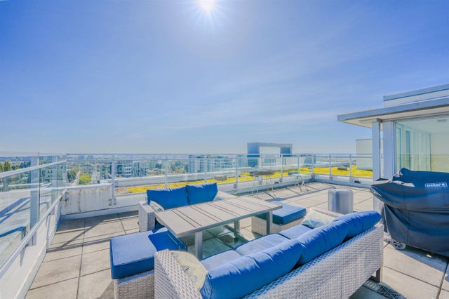 8677 Capstan Way Ph 1705, Richmond