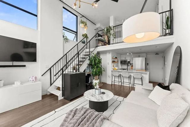 1 E Cordova Street 401, Vancouver