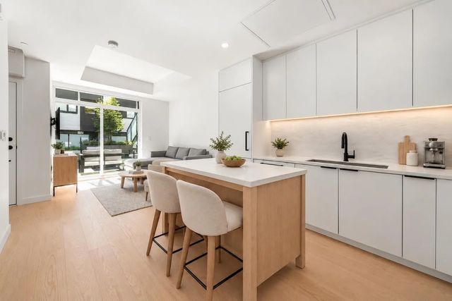 650 E 2nd Street 127, North Vancouver