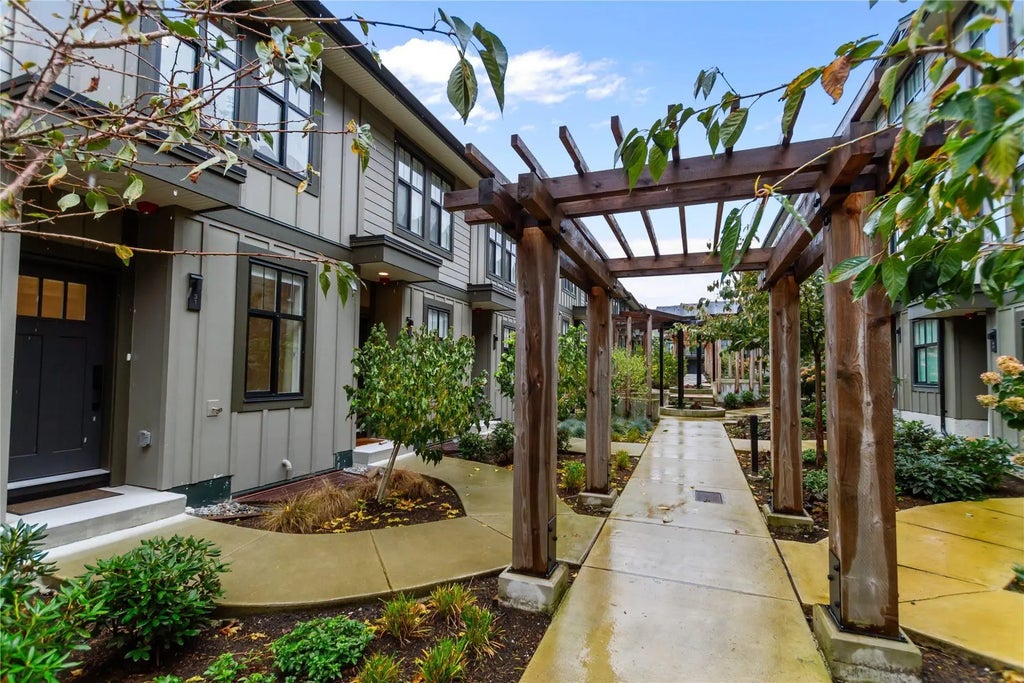 2350 165 Street 31, Surrey