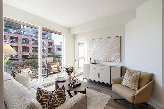 422 Lakewood Drive 202, Vancouver
