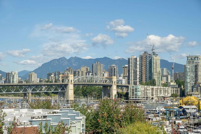 1508 Mariner Walk 607, Vancouver