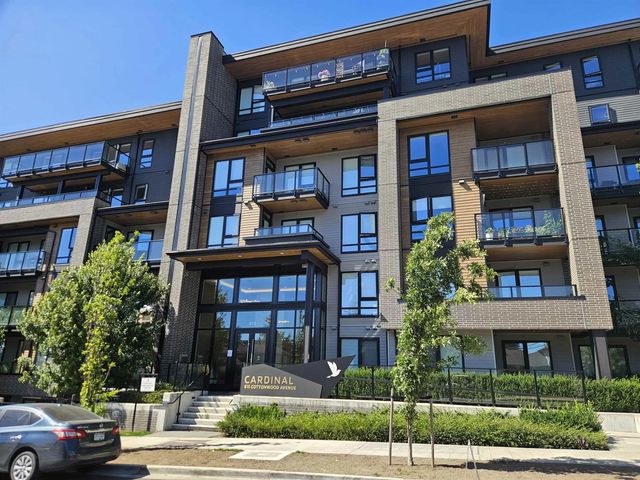 615 Cottonwood Avenue 218, Coquitlam