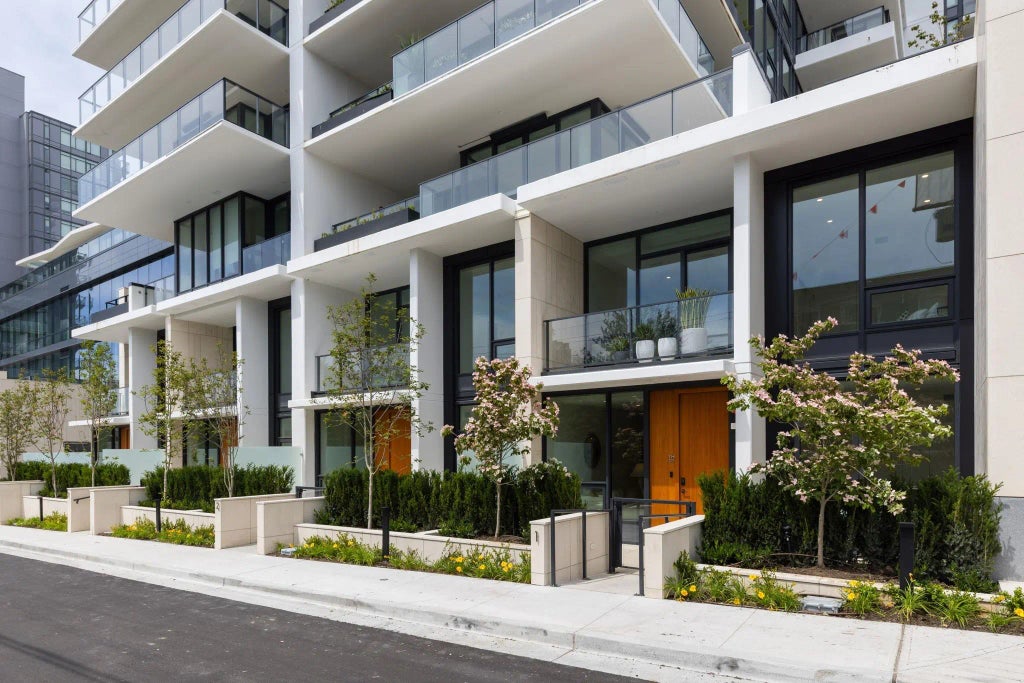 135 E 13 Street Th1, North Vancouver