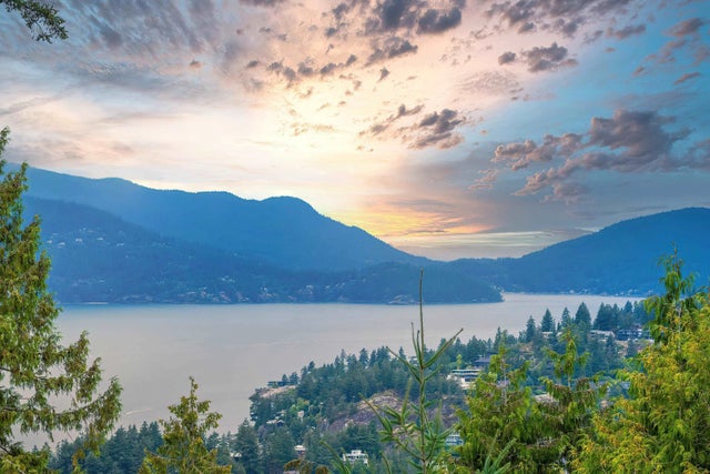 5343 Monte Bre Crescent, West Vancouver