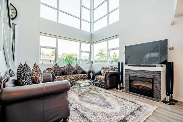 2225 Holdom Avenue 304, Burnaby