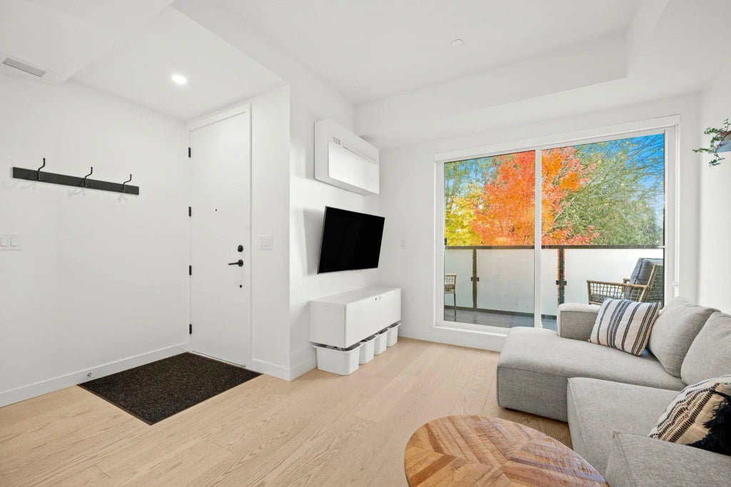 650 E 2nd Street 107, North Vancouver