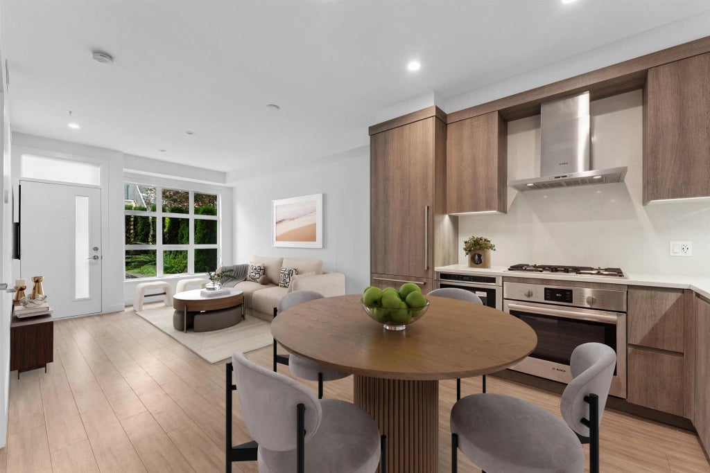 2060 Curling Road 111, North Vancouver