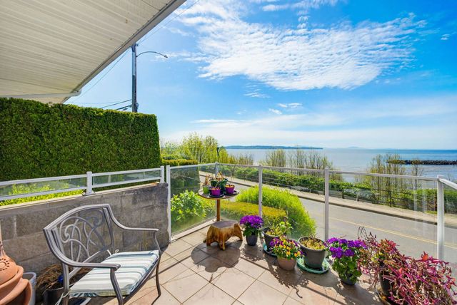 15165 Marine Drive 105, White Rock