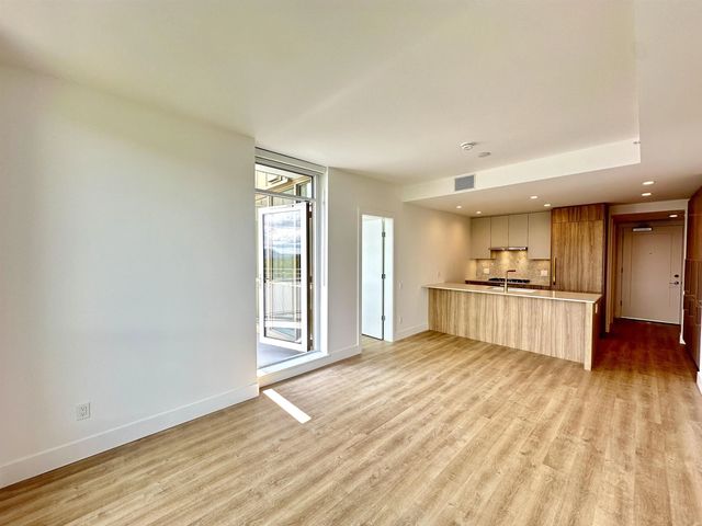 2375 Emery Court 1004, North Vancouver