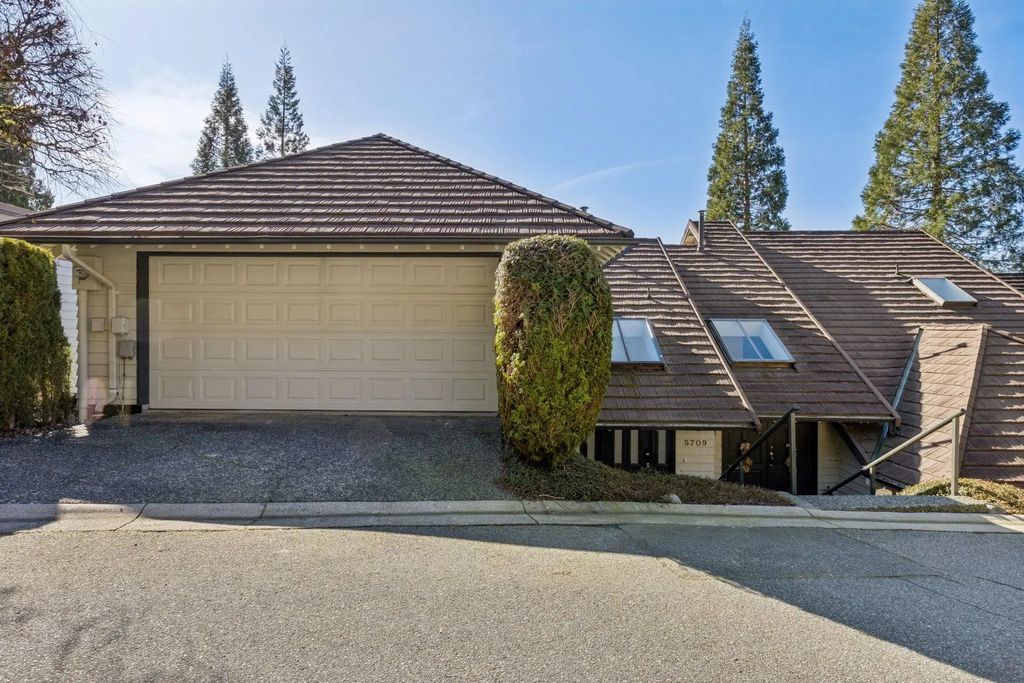 5709 Owl Court, North Vancouver