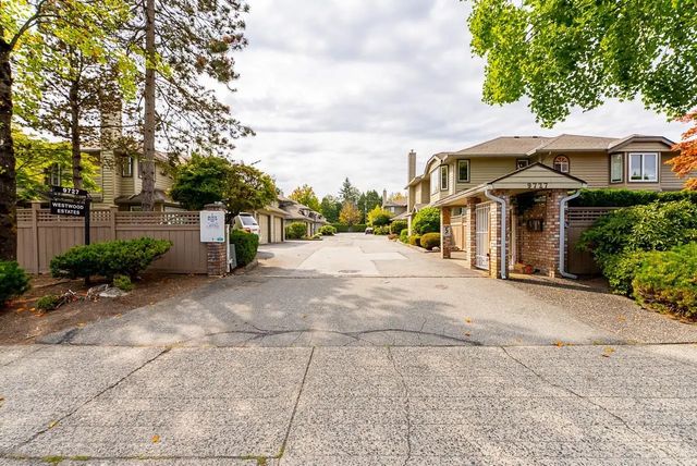 9727 152b Street 4, Surrey