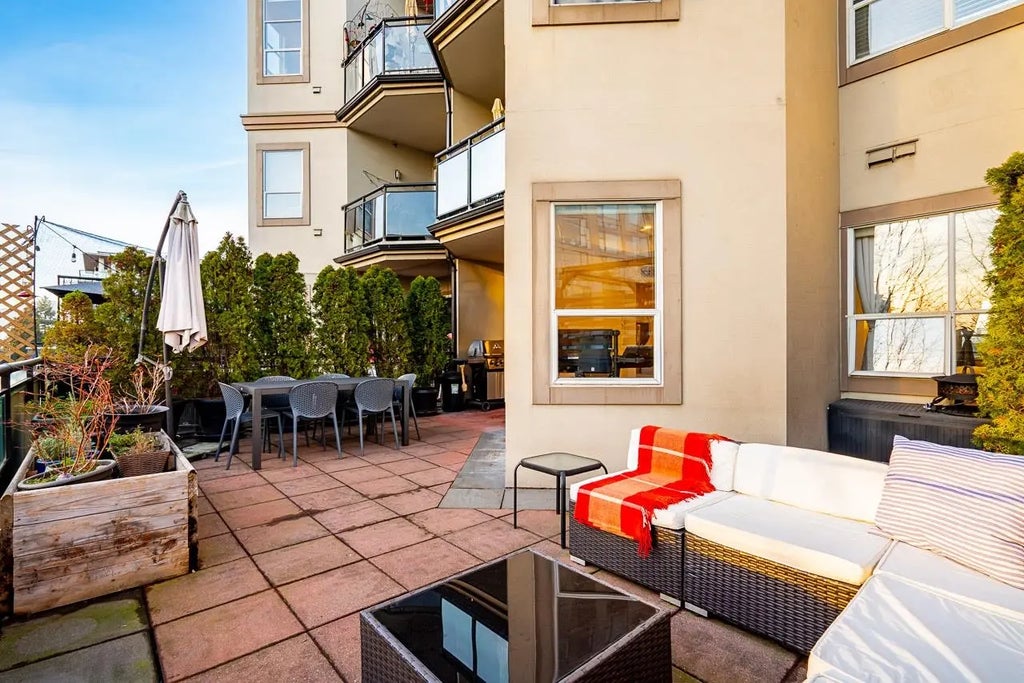 131 W 3rd Street 202, North Vancouver