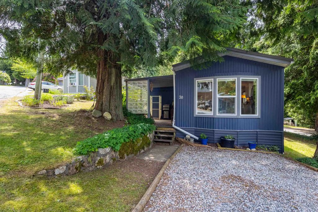 1416 North Road 20, Gibsons