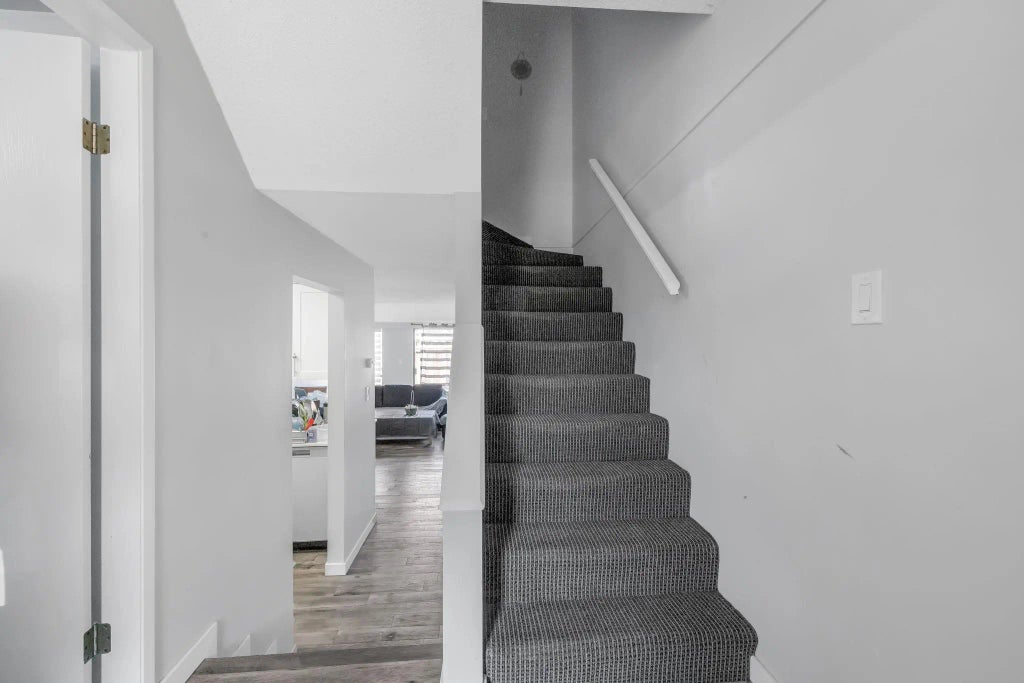 17708 60 Avenue 47, Surrey