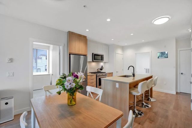 707 Como Lake Avenue 311, Coquitlam