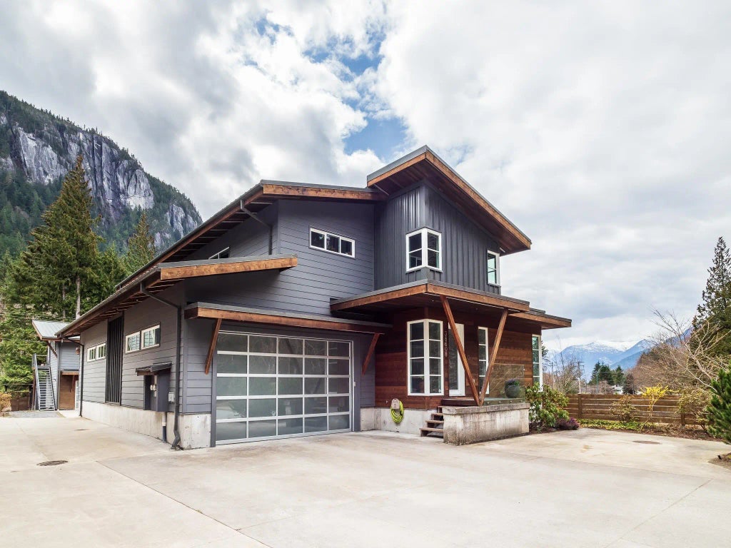 38608 Westway Avenue, Squamish