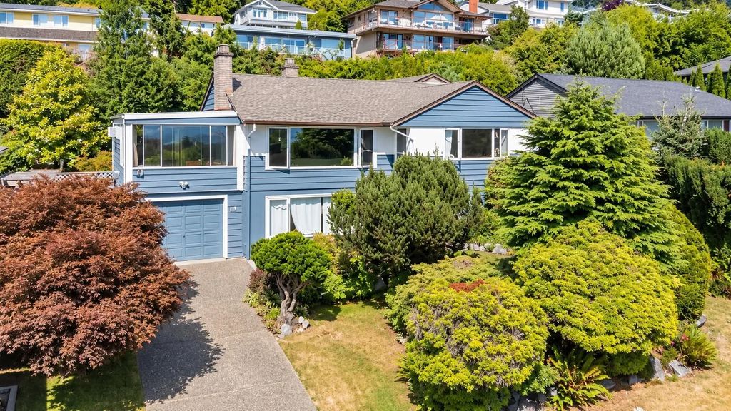 674 Blueridge Avenue, North Vancouver