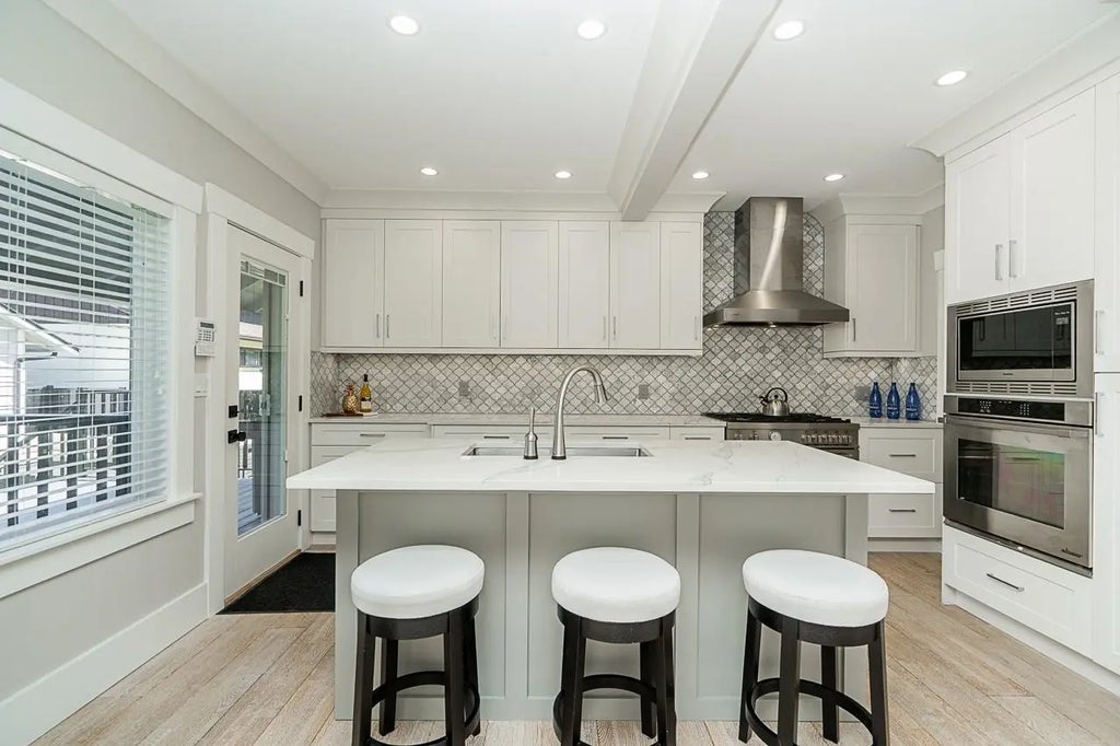 905 Edinburgh Street, New Westminster