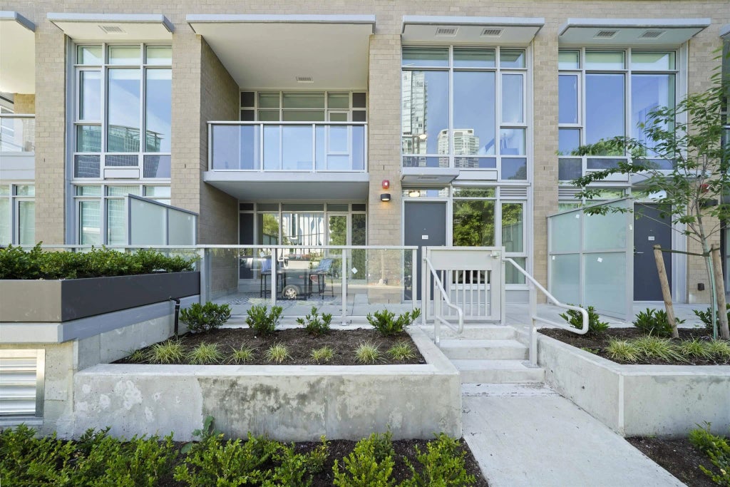 13350 Central Avenue 8, Surrey