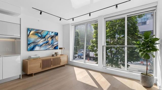 1477 W Pender Street 206, Vancouver