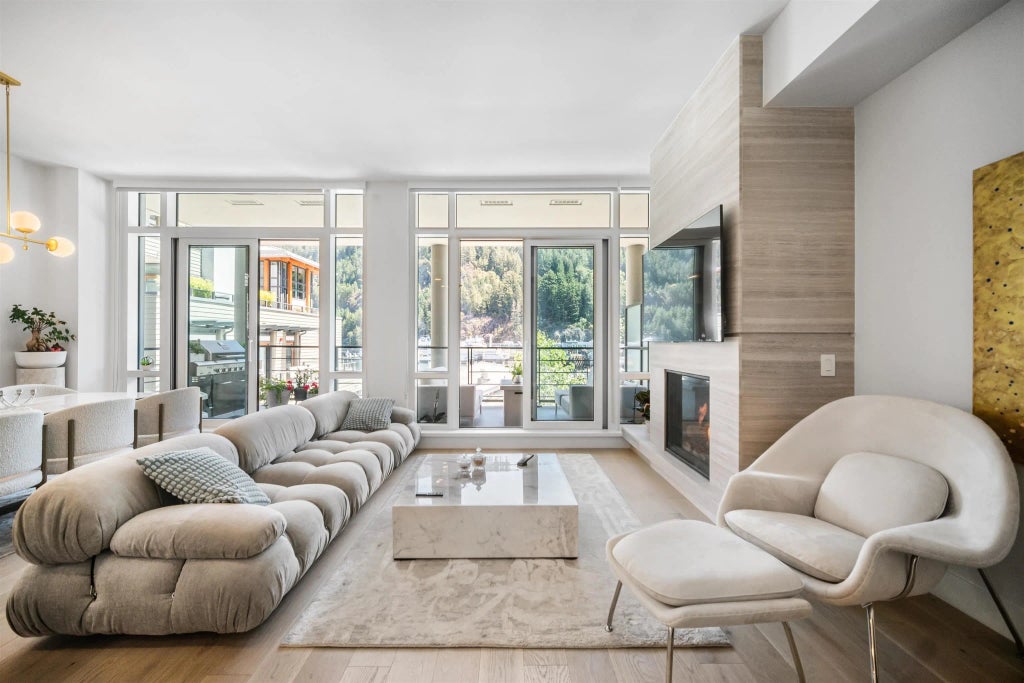 6697 Nelson Avenue 301, West Vancouver