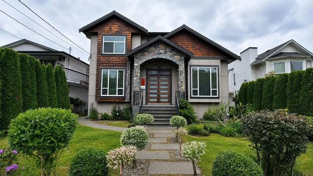1975 Coquitlam Avenue, Port Coquitlam