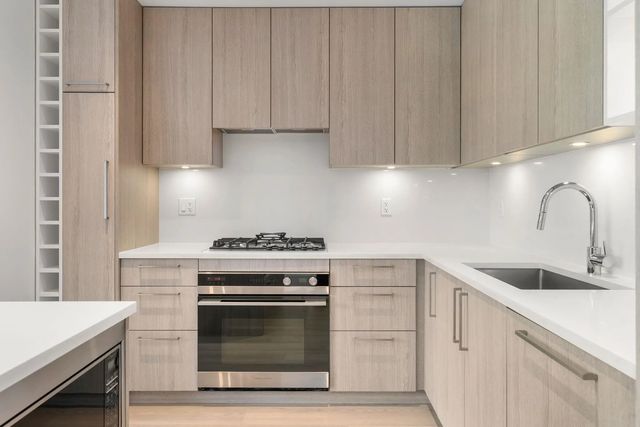 747 E 3rd Street 115, North Vancouver
