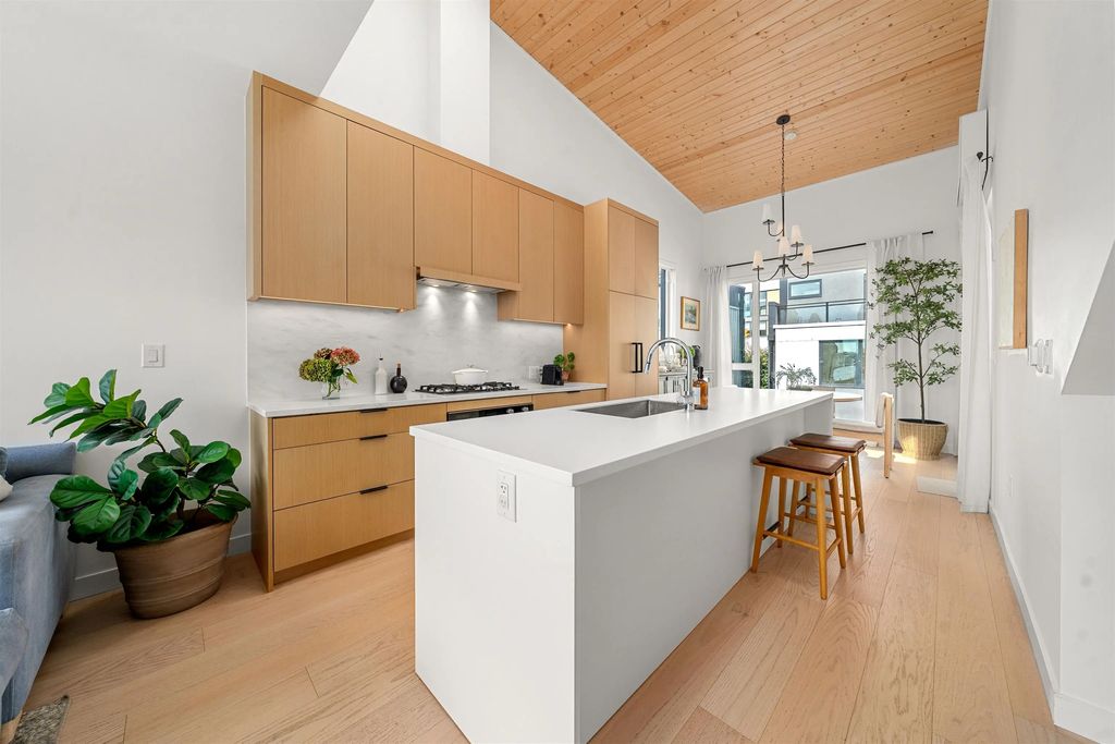 650 E 2nd Street 224, North Vancouver