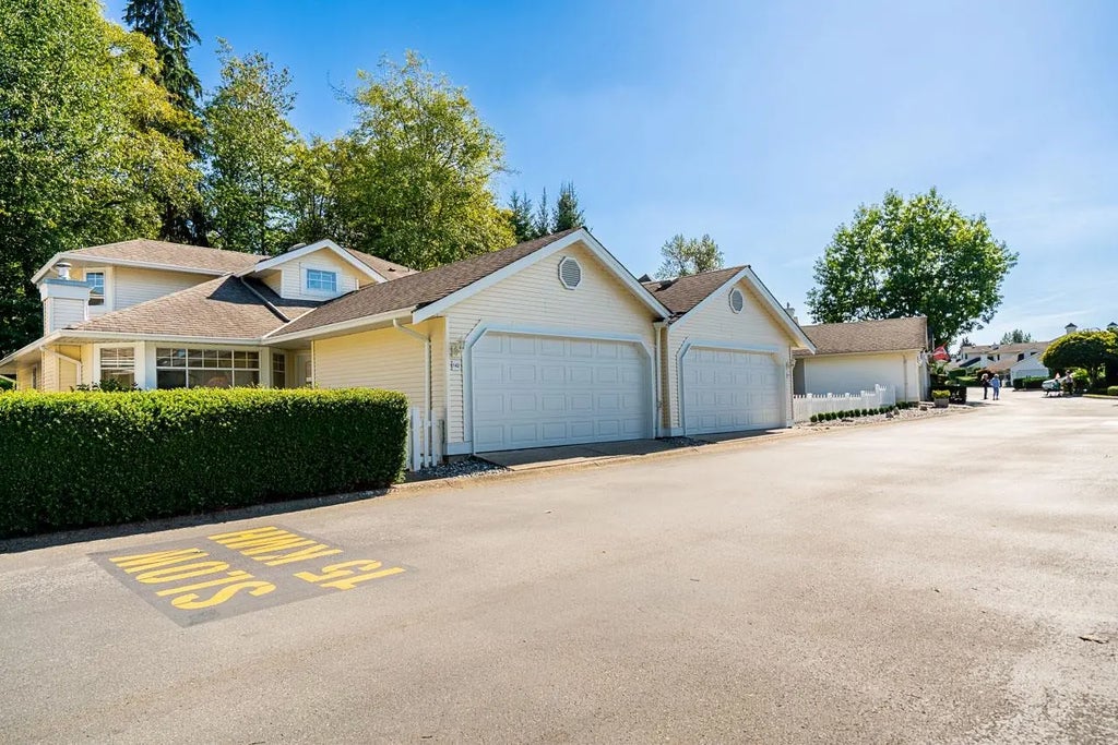 9208 208 Street 142, Langley