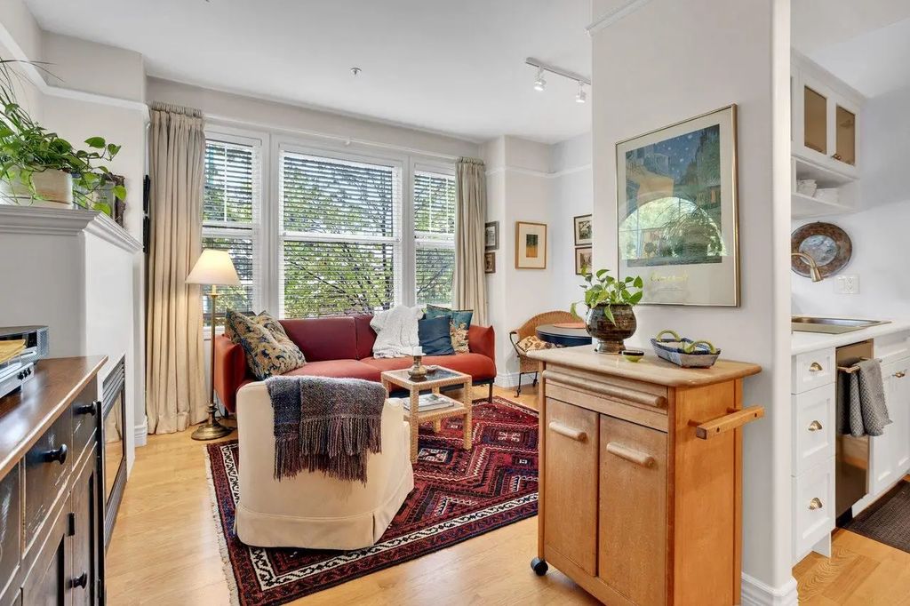 980 W 16th Avenue, Vancouver