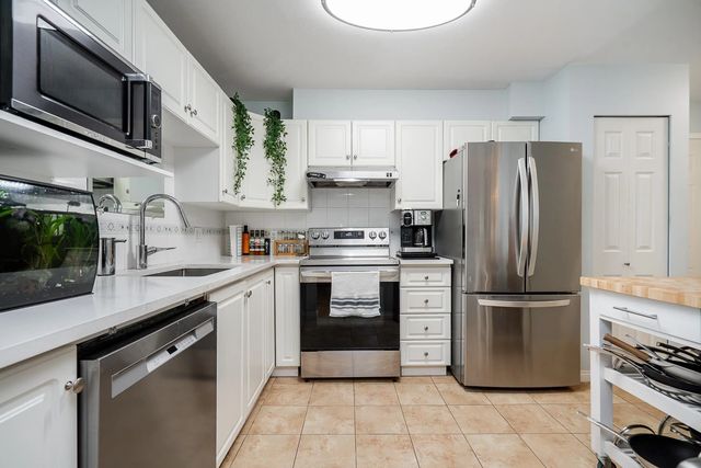 12733 72 Avenue 212, Surrey