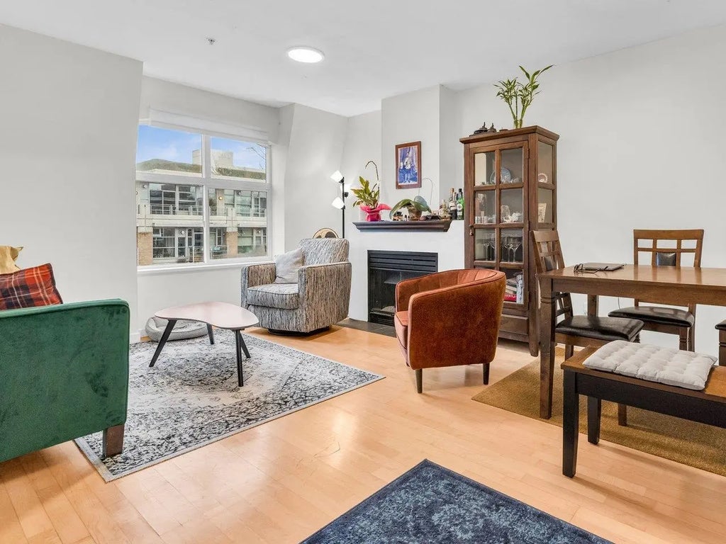 3349 Dunbar Street 102, Vancouver