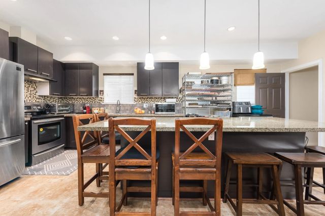 22106 Lemon Avenue, Richmond