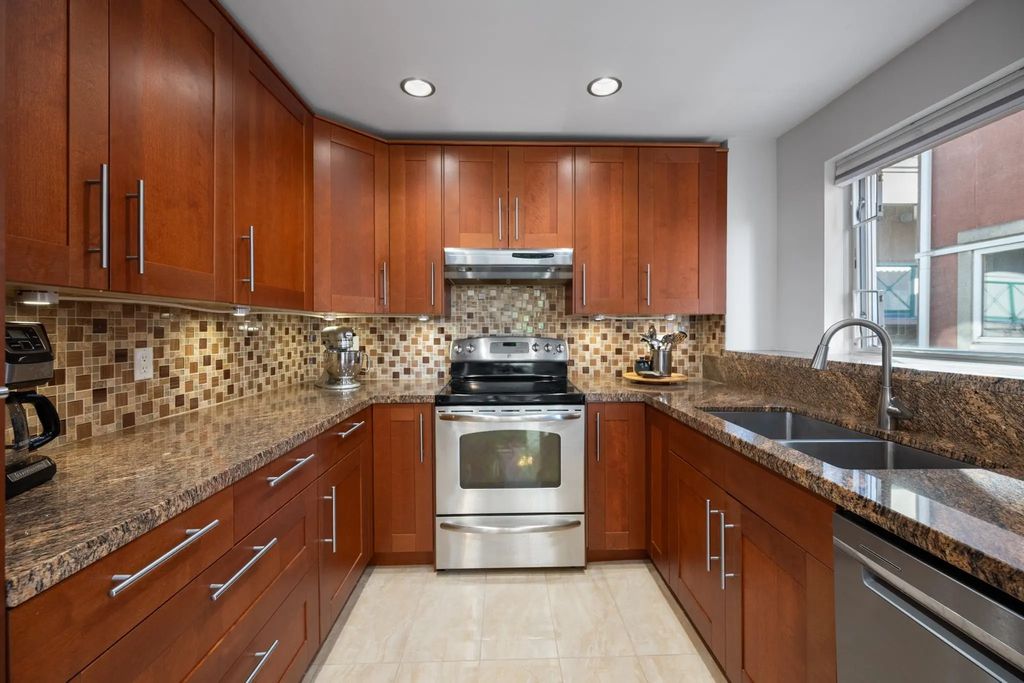 12 Laguna Court 302, New Westminster