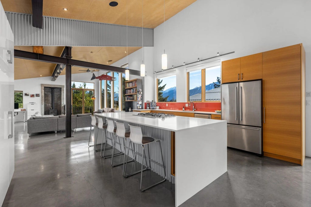 7465 Dogwood Street, Pemberton