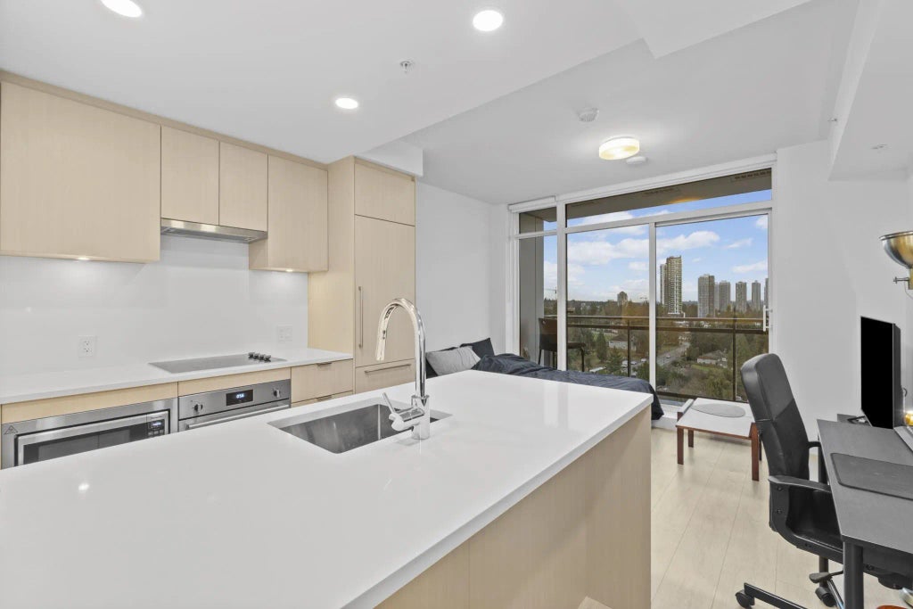 13675 107a Avenue 1203, Surrey