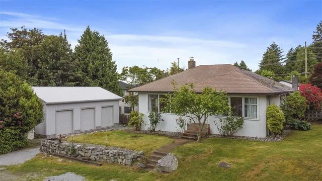 7489 Maple Street, Mission