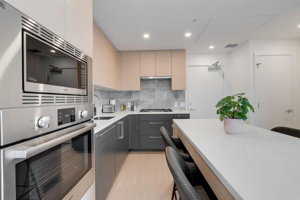 8888 Osler Street 213, Vancouver