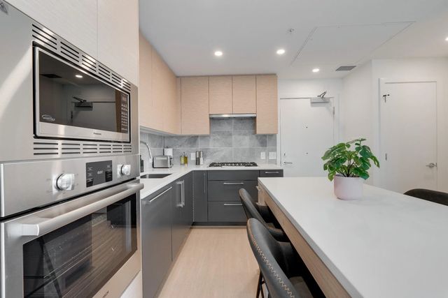 8888 Osler Street 213, Vancouver