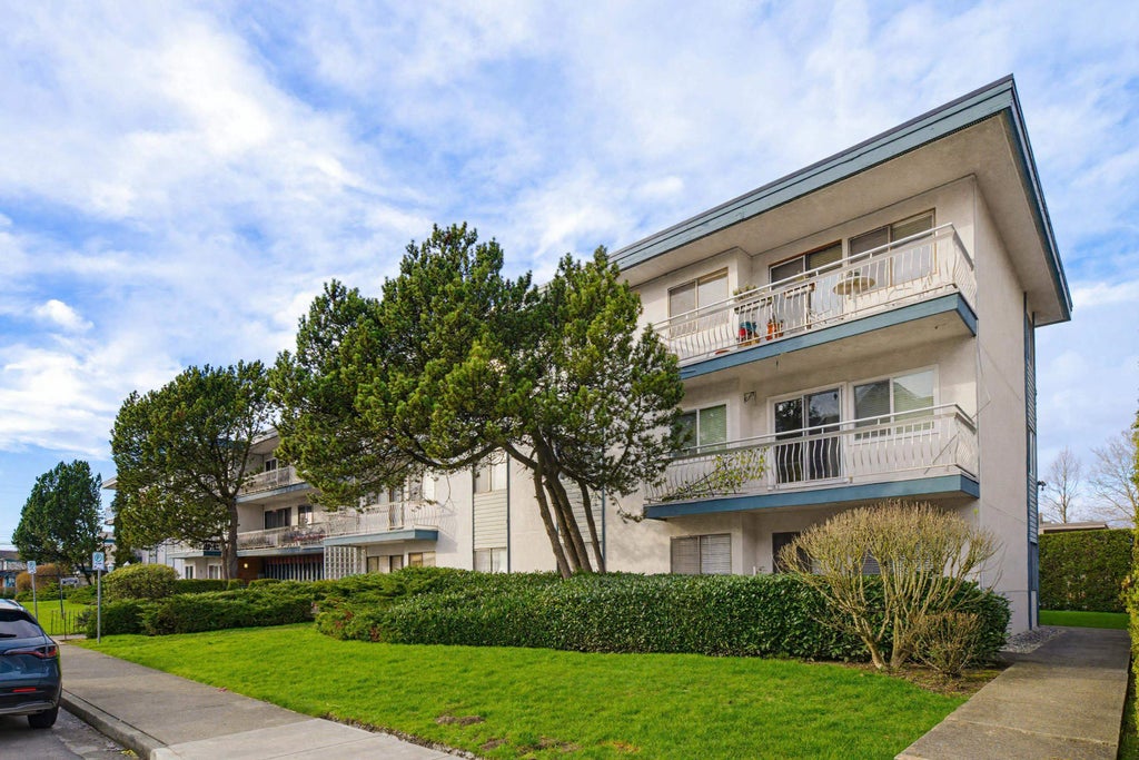 17707 57a Avenue 325, Surrey