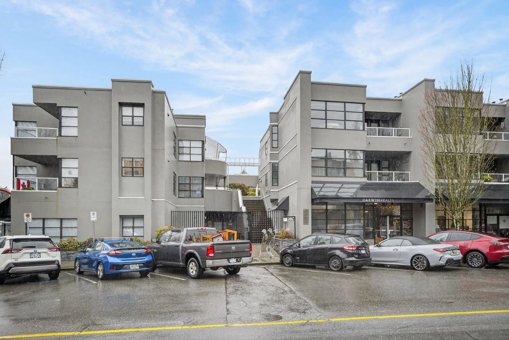 3151 Woodbine Drive 205, North Vancouver
