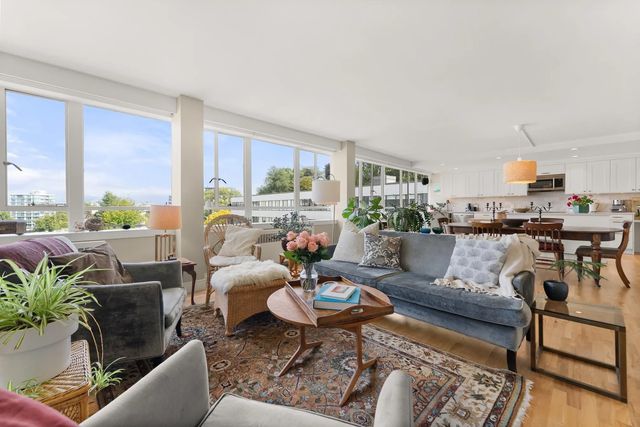 1445 Marpole Avenue 825, Vancouver