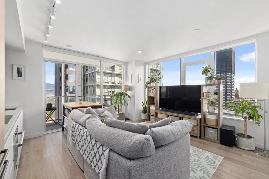 10448 University Drive 1604, Surrey