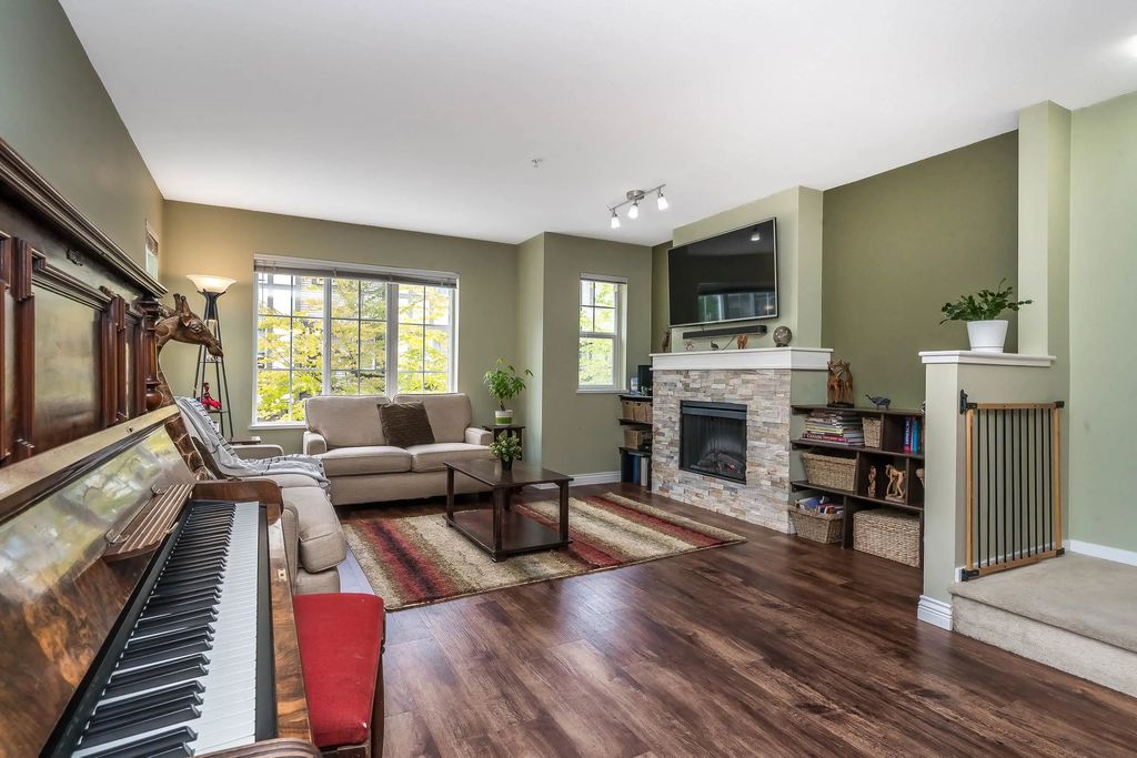20875 80 Avenue 33, Langley