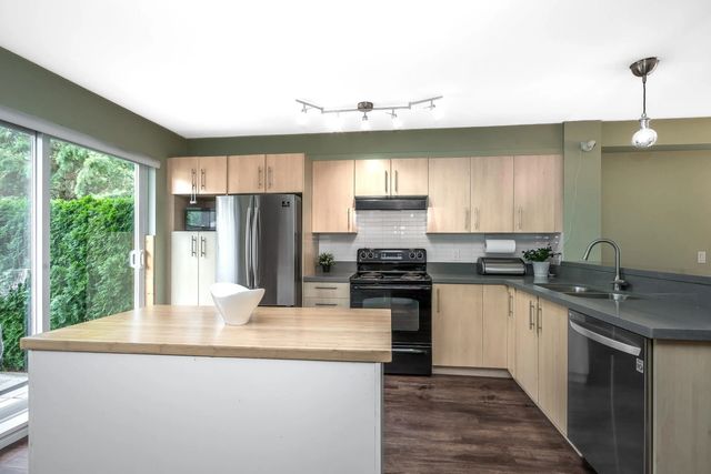 20875 80 Avenue 33, Langley
