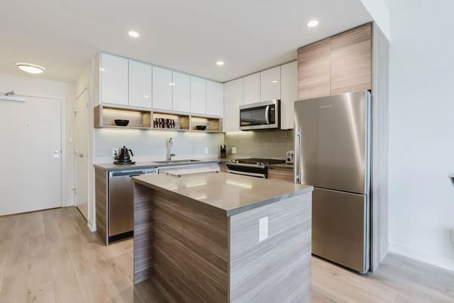8850 University Crescent 909, Burnaby