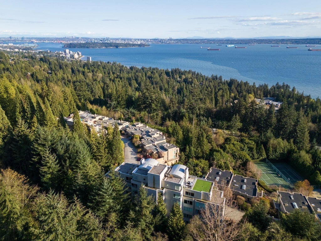 3105 Deer Ridge Drive 701, West Vancouver