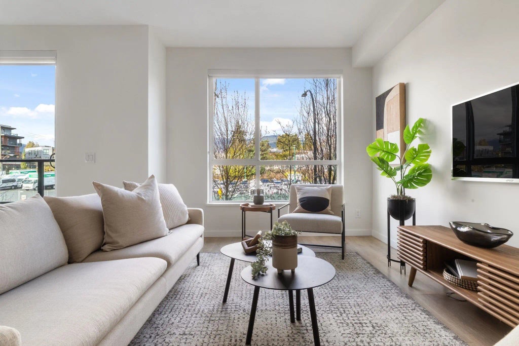 533 E 3rd Street 2, North Vancouver